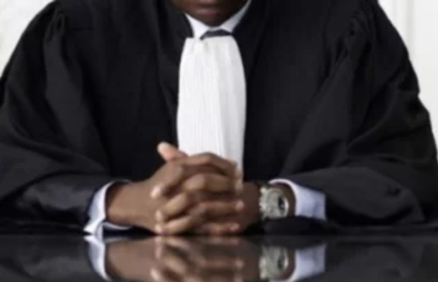 Justice: Un célèbre avocat au Barreau de Dakar « suspendu » pour escroquerie… Justice: Un célèbre avocat au Barreau de Dakar « suspendu » pour escroquerie…