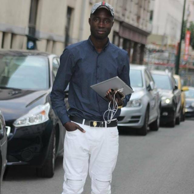 MARIAGE: Babacar Fall du site diaspora s'est pendu aujourd'hui à Berlin avec une jeune Gambienne. MARIAGE: Babacar Fall du site diaspora s'est pendu aujourd'hui à Berlin avec une jeune Gambienne.