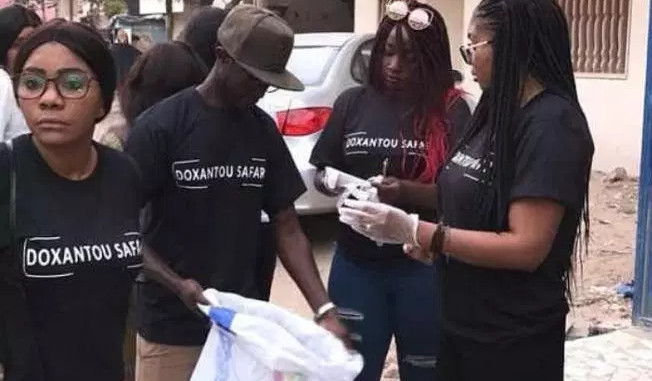 Les membres du groupe Safary s’activent dans la distribution de « Ndogou » Les membres du groupe Safary s’activent dans la distribution de « Ndogou »