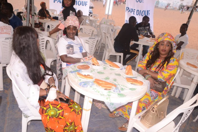 RAMADAN 2018:Le fans club 100% Pape Diouf a distribué des "NDOGOUS" à la population des Parcelles assainies