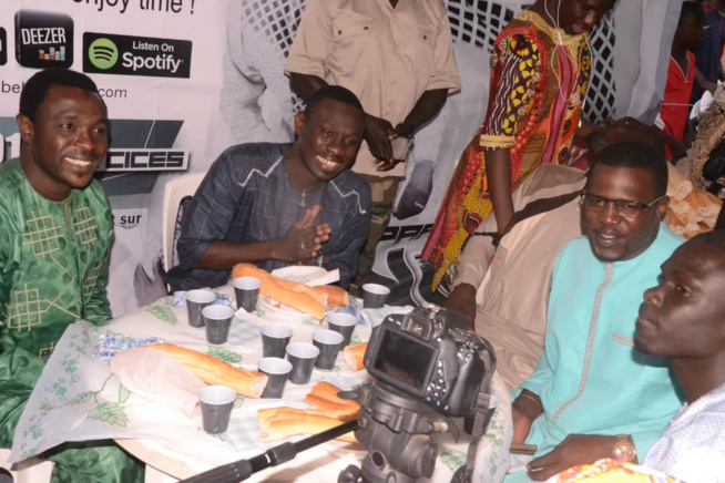 RAMADAN 2018:Le fans club 100% Pape Diouf a distribué des "NDOGOUS" à la population des Parcelles assainies
