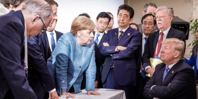 La photo d'Angela Merkel face à Donald Trump au G7 amuse les réseaux sociaux La photo d'Angela Merkel face à Donald Trump au G7 amuse les réseaux sociaux