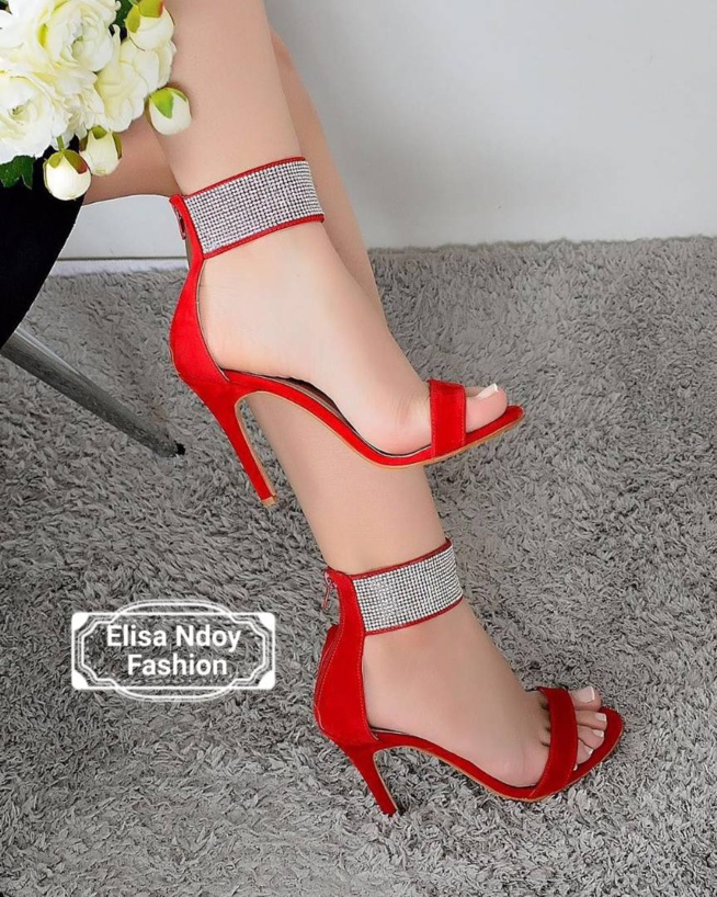 ELIZA FASHION LONDRES LANCE LES TENDANCES ÉTÉ FAITES VOS COMMANDES PAR WATSHAP 00447715280365.