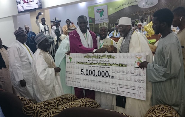 Concours récital du Saint Coran : Un jeune gambien remporte le prix international Cheikh Ibrahim Niass Concours récital du Saint Coran : Un jeune gambien remporte le prix international Cheikh Ibrahim Niass
