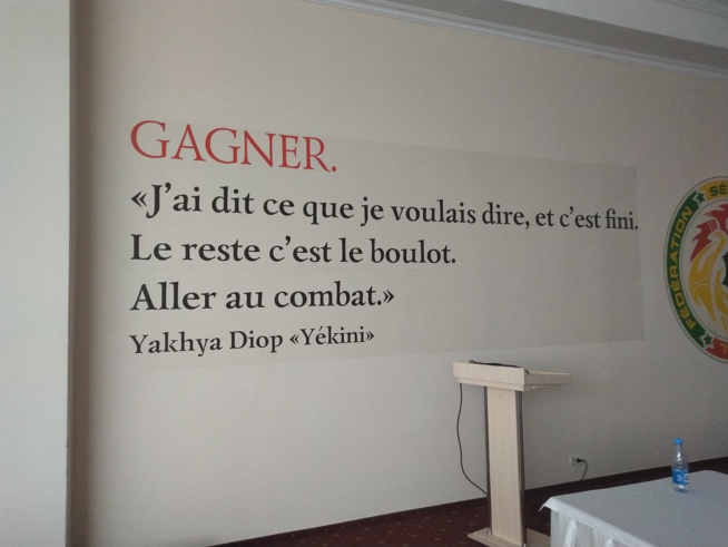 Voici le message fort de Yékini floqué sur le mur de l’hôtel des Lions de la Teranga.