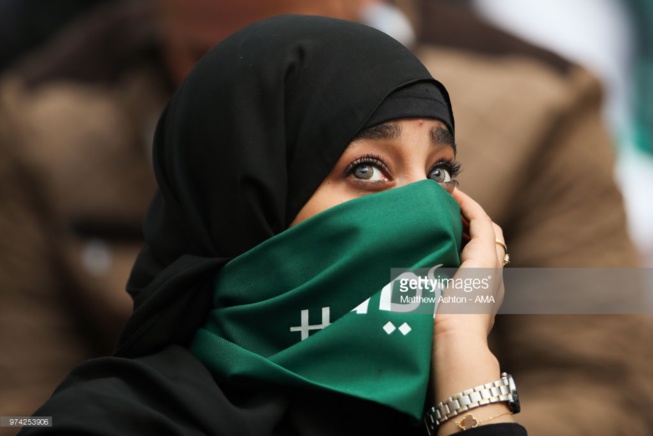 Russie Vs Arabie Saoudite : les supporters Saoudiens font la prière sur la …