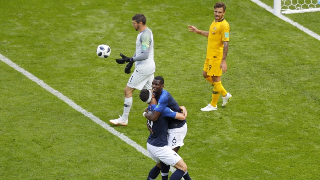 Pogba sauve la France