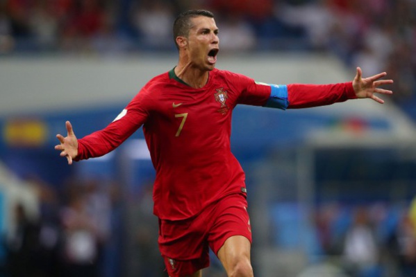 Portugal : messie, Martien, divin... La presse internationale s'enflamme pour Ronaldo Portugal : messie, Martien, divin... La presse internationale s'enflamme pour Ronaldo