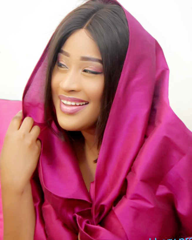 Esther Ndiaye ex animatrice de la TFM, dévoile son « Sagnse » de KORITE … Esther Ndiaye ex animatrice de la TFM, dévoile son « Sagnse » de KORITE …