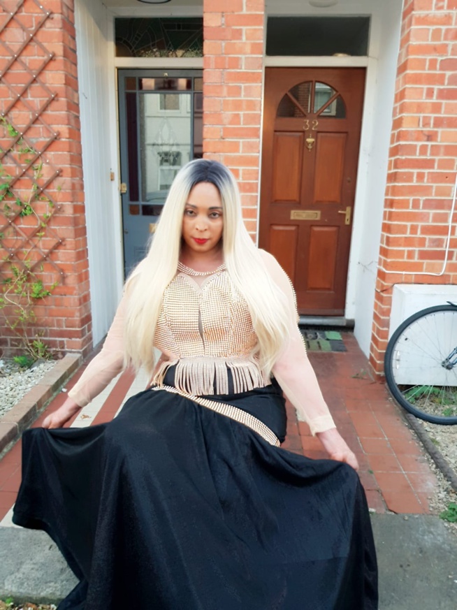 Eliza Ndoye la patronne de ELIZA FASHION le coin adoré des stars et VIP à Londres étale sa classe. Eliza Ndoye la patronne de ELIZA FASHION le coin adoré des stars et VIP à Londres étale sa classe.