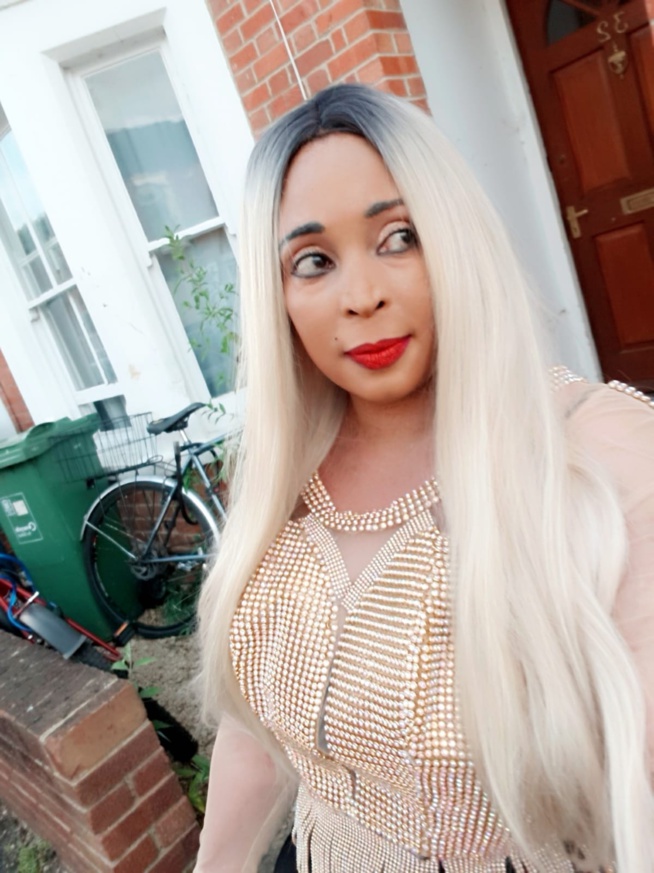 Eliza Ndoye la patronne de ELIZA FASHION le coin adoré des stars et VIP à Londres étale sa classe. Eliza Ndoye la patronne de ELIZA FASHION le coin adoré des stars et VIP à Londres étale sa classe.