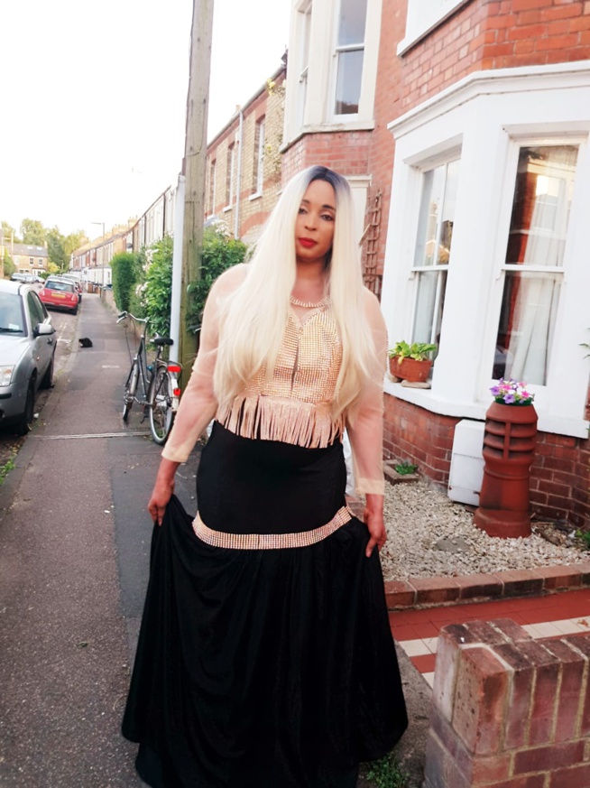Eliza Ndoye la patronne de ELIZA FASHION le coin adoré des stars et VIP à Londres étale sa classe. Eliza Ndoye la patronne de ELIZA FASHION le coin adoré des stars et VIP à Londres étale sa classe.