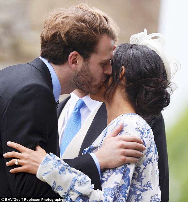 Meghan Markle : son père Thomas dévoile son plus grand regret à propos de sa fille, normalement interdit, Meghan Markle persiste et signe, elle.. Meghan Markle : son père Thomas dévoile son plus grand regret à propos de sa fille, normalement interdit, Meghan Markle persiste et signe, elle..