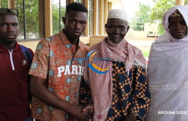 Retrouvailles émues après plus de 8 ans d’absence entre Mamoudou Gassama et son Père Makhan Gassama Retrouvailles émues après plus de 8 ans d’absence entre Mamoudou Gassama et son Père Makhan Gassama