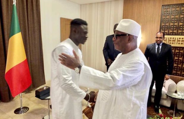 Ibrahim Boubacar Keïta (IBK), le président du Mali reçoit Mamadou Gassama. Ibrahim Boubacar Keïta (IBK), le président du Mali reçoit Mamadou Gassama.