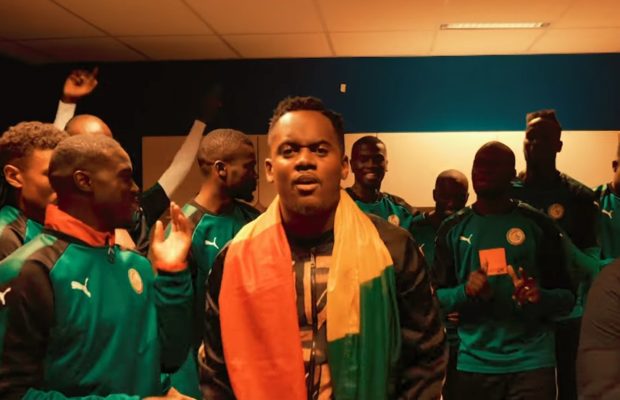 Black M à fond derrière les lions offre un jubilé de folie Black M à fond derrière les lions offre un jubilé de folie