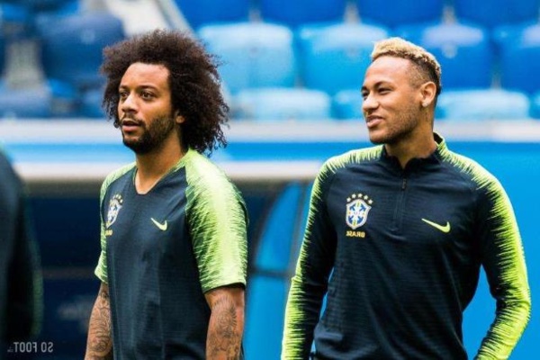 Quand Marcelo ordonne à Neymar d'arrêter de pleurer Quand Marcelo ordonne à Neymar d'arrêter de pleurer
