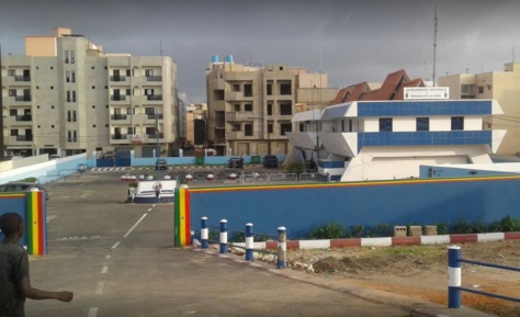 A part le président SALL, qui s’en tire à bon compte avec une réélection, tout le reste est noir ou rouge de sang. Mais le plus glaçant, c’est sans doute l’annonce de la mort prochaine « d’un grand journaliste», très connu dans le milieu médiatique A part le président SALL, qui s’en tire à bon compte avec une réélection, tout le reste est noir ou rouge de sang. Mais le plus glaçant, c’est sans doute l’annonce de la mort prochaine « d’un grand journaliste», très connu dans le milieu médiatique