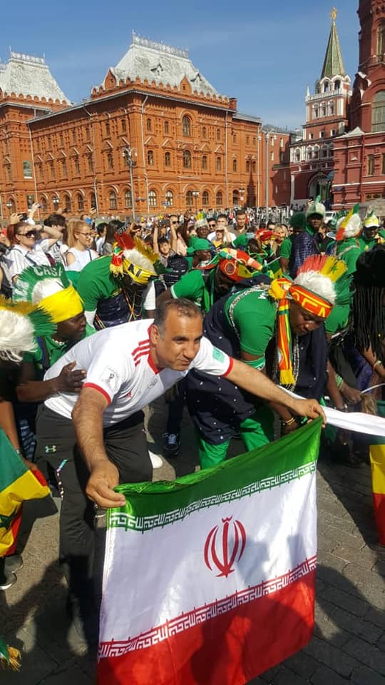 les supporteurs d’Allez Casa assurent le show et font tomber les Russes sous leur charme …Regardez les supporteurs d’Allez Casa assurent le show et font tomber les Russes sous leur charme …Regardez