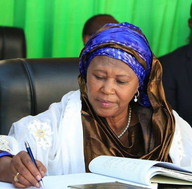 Gambie: Fatoumata Tambajang n’est plus vice-présidente
