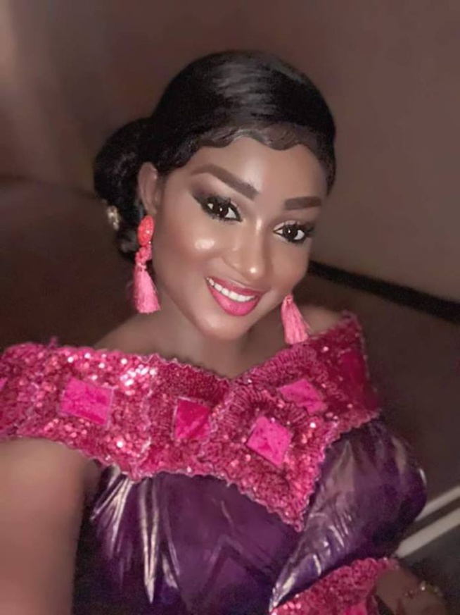 L'animatrice Adja Astou de la 7TV in the House à Sorano pour la nuit du Bazin de Djiby Drame L'animatrice Adja Astou de la 7TV in the House à Sorano pour la nuit du Bazin de Djiby Drame