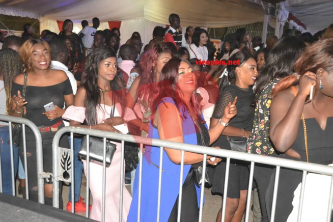 Les images qui montrent le bonheur des fans devant Youssou Ndour au CICES ce 30 juin. Les images qui montrent le bonheur des fans devant Youssou Ndour au CICES ce 30 juin.