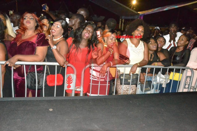 Les images qui montrent le bonheur des fans devant Youssou Ndour au CICES ce 30 juin. Les images qui montrent le bonheur des fans devant Youssou Ndour au CICES ce 30 juin.