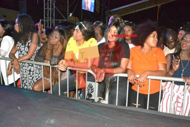 Les images qui montrent le bonheur des fans devant Youssou Ndour au CICES ce 30 juin. Les images qui montrent le bonheur des fans devant Youssou Ndour au CICES ce 30 juin.