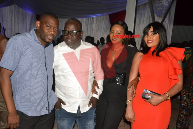 Les images qui montrent le bonheur des fans devant Youssou Ndour au CICES ce 30 juin. Les images qui montrent le bonheur des fans devant Youssou Ndour au CICES ce 30 juin.