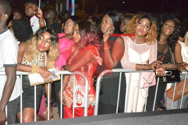 Les images qui montrent le bonheur des fans devant Youssou Ndour au CICES ce 30 juin.