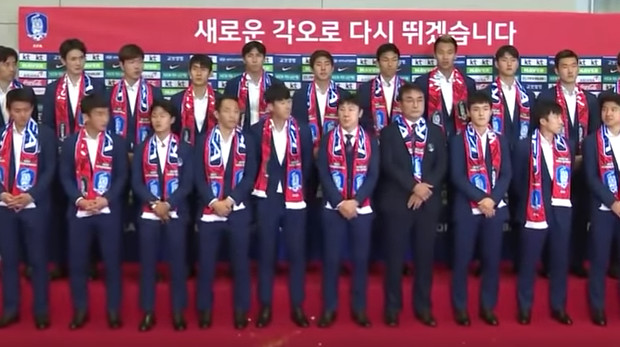 Éliminés du Mondial, les joueurs de la Corée du Sud accueillis par des jets d’œufs à Séoul Éliminés du Mondial, les joueurs de la Corée du Sud accueillis par des jets d’œufs à Séoul