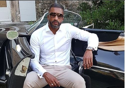 Habib Bèye roule avec classe dans une Porsche … Habib Bèye roule avec classe dans une Porsche …