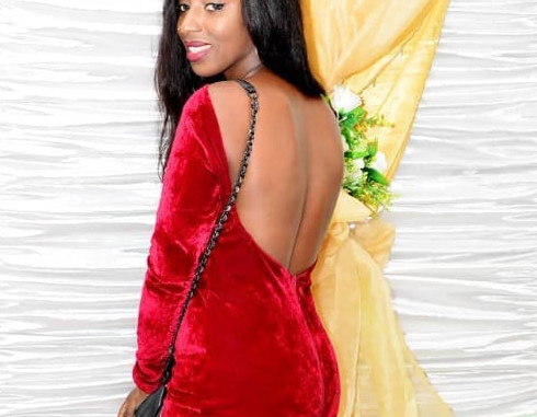 Naya l’épouse de Diop Fall « Mbeuk » ose le dos nu dans une robe rouge…