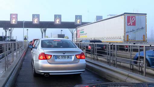 Il franchit 240 fois sans payer le péage autoroutier Il franchit 240 fois sans payer le péage autoroutier