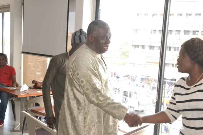 Diop Sy à la rencontre des étudiants pour soutenir le président Macky Sall.