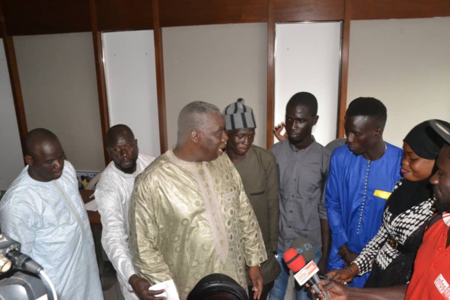 Diop Sy à la rencontre des étudiants pour soutenir le président Macky Sall. Diop Sy à la rencontre des étudiants pour soutenir le président Macky Sall.