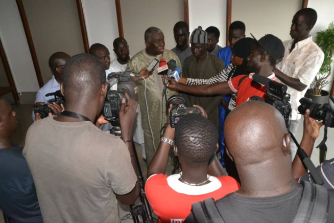 Diop Sy à la rencontre des étudiants pour soutenir le président Macky Sall.