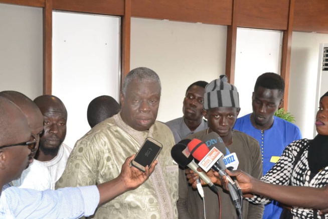 Diop Sy à la rencontre des étudiants pour soutenir le président Macky Sall.