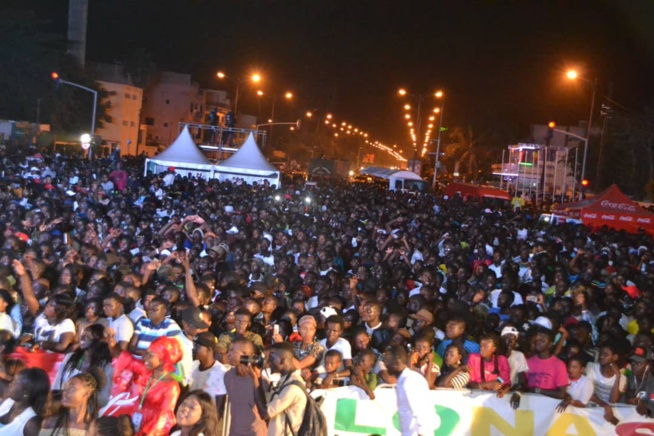 Concert explosif du nouveau héritier de la musique Sénégalaise, Pape Diouf chauffe le village de la nation avec la RTS1.