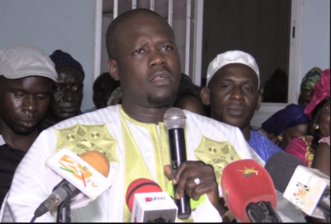 Mamadou Lamine Massaly reçoit un terrain de Macky Sall et le clashe Mamadou Lamine Massaly reçoit un terrain de Macky Sall et le clashe