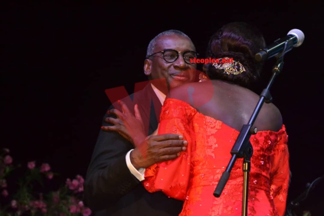 En images, la diva Coumba Gawlo assure un spectacle inédit à la Résidence de l'ambassade de la France à Dakar. En images, la diva Coumba Gawlo assure un spectacle inédit à la Résidence de l'ambassade de la France à Dakar.
