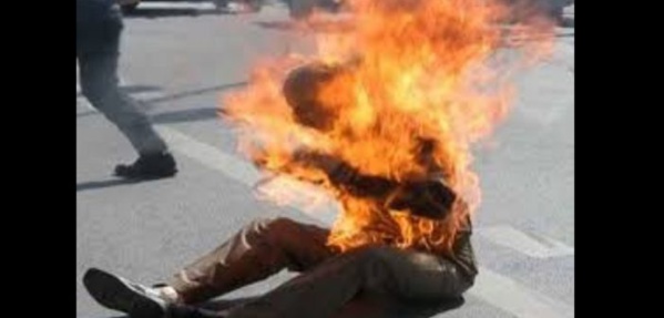 Vietnam : Un homme s’immole par le feu en guise de protestation ( Ames sensibles, s'abstenir) Vietnam : Un homme s’immole par le feu en guise de protestation ( Ames sensibles, s'abstenir)