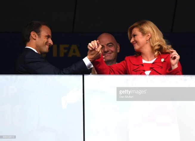 Finale France Vs Croatie: Emmanuel Macron console déjà la présidente croate Finale France Vs Croatie: Emmanuel Macron console déjà la présidente croate
