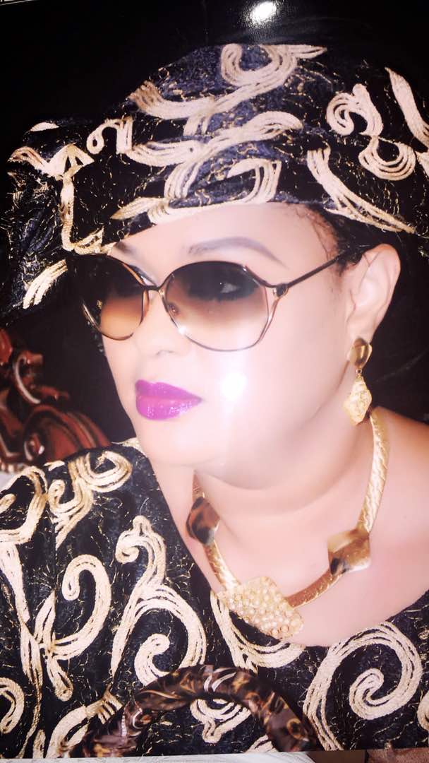 Admirez la Grande Dame Momy Kébé Sylla fille de Ndiouga Kébé... Admirez la Grande Dame Momy Kébé Sylla fille de Ndiouga Kébé...