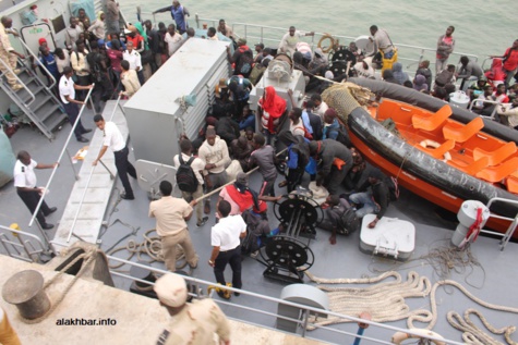 Migration clandestine: 125 Sénégalais dont 7 filles et 3 enfants secourus par la Marine mauritanienne Migration clandestine: 125 Sénégalais dont 7 filles et 3 enfants secourus par la Marine mauritanienne