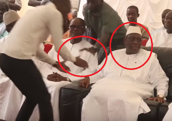 Chez Baba Diaw: Un intrus déjoue la vigilance de la sécurité présidentielle… Regardez la réaction de Macky Sall