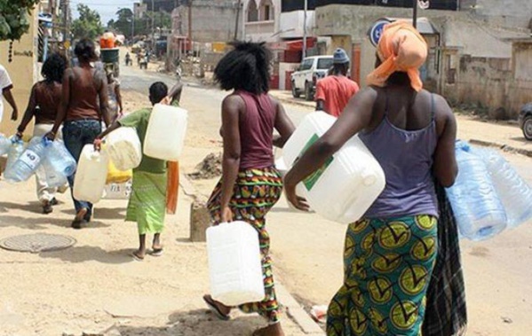 Pénurie d’eau à Dakar: En attendant le 20 juillet, la souffrance s’accentue dans les ménages Pénurie d’eau à Dakar: En attendant le 20 juillet, la souffrance s’accentue dans les ménages