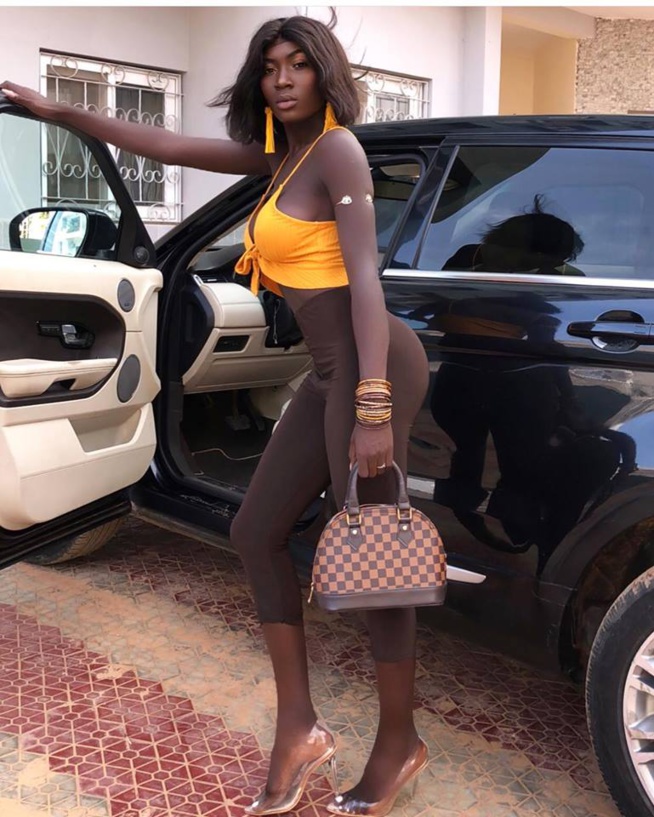 Ebene Diop, une noirceur d'ébène qui enflamme les réseaux sociaux avec ses clichés Ebene Diop, une noirceur d'ébène qui enflamme les réseaux sociaux avec ses clichés