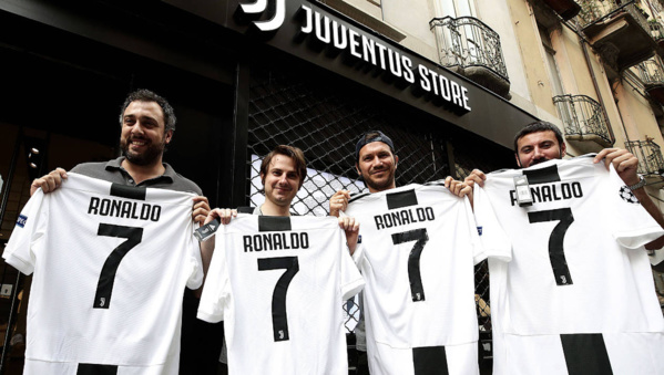 La Juve a vendu en une journée pour 52 millions d'euros en maillots de Ronaldo La Juve a vendu en une journée pour 52 millions d'euros en maillots de Ronaldo