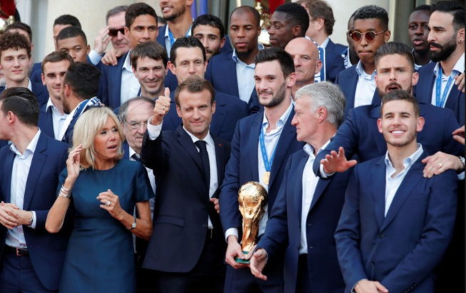 Emmanuel Macron complice avec la présidente croate : sa femme Brigitte moquée sur la Toile Emmanuel Macron complice avec la présidente croate : sa femme Brigitte moquée sur la Toile